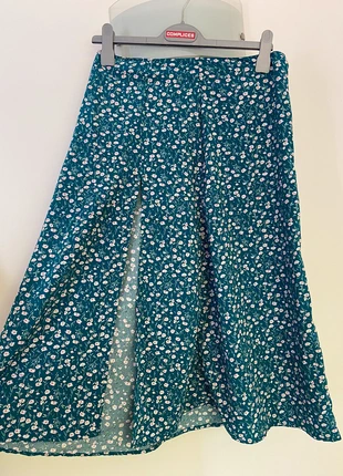 Jupe à fleurs , marca: Shein, estado: Muito bom, tamanho: M / 38 / 10, €3.50, €4.38 inclui Proteção do Comprador