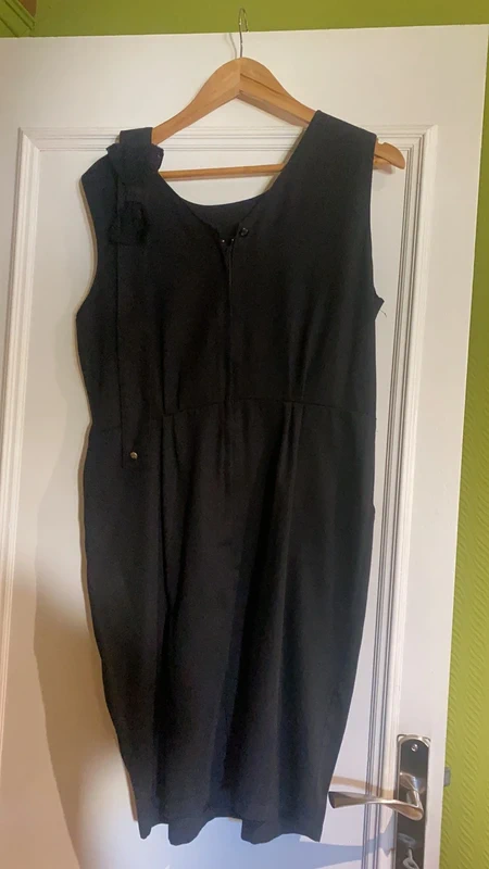 Robe noire avec ceinture amovible - photo numéro 3