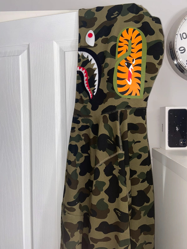 Bape hoodie sale camo shark