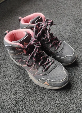 Chaussures de randonnée 32, merk: McKinley, staat: Heel goed, maat: 32, € 7,00, € 8,05 inclusief Kopersbescherming