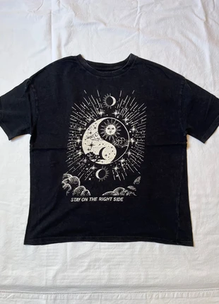 T-shirt noir délavé en coton, marque: Bershka, état: Très bon état, taille: XS / 34 / 6, 2,00 €, 2,80 € Protection acheteurs incluse