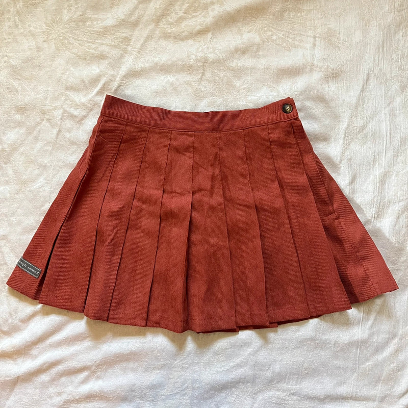 Orange pleated skirt 1