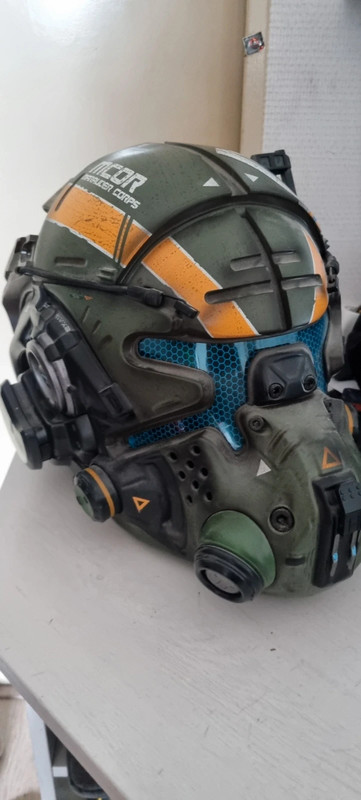 Titanfall 2 Collectors Edition helmet 2