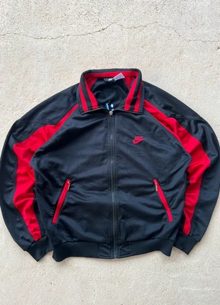 Veste Nike vintage brodé 2000’s 90’s track jacket noire et rouge, marca: Nike, estado: Muito bom, tamanho: S, €25.00, €26.95 inclui Proteção do Comprador