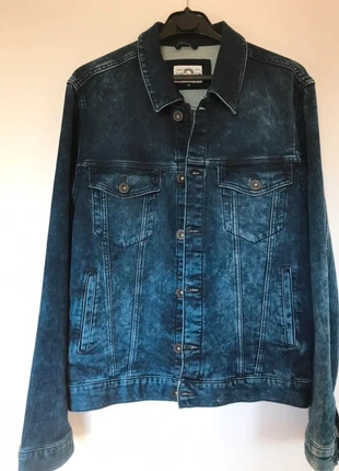 Veste en jeans neuve, merk: Celio, staat: Nieuw zonder prijskaartje, maat: M, € 10,00, € 11,20 inclusief Kopersbescherming