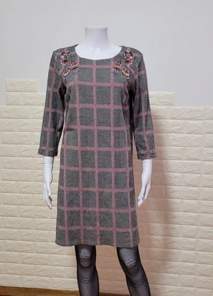 Abito invernale fantasia quadri grigio e rosa, tg M, fiori ricamati, nuovo, merk: Yessica, staat: Nieuw zonder prijskaartje, maat: M / 38 / 10, € 8,00, € 9,10 inclusief Kopersbescherming