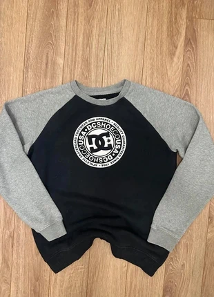Crewneck noir et gris imprimé DC shoes style skateur 14 ans (ref35), brand: DC Shoes, condizioni: Nuovo senza cartellino, taglia: 14 anni / 164 cm, €9.90, €11.10 include la Protezione acquisti