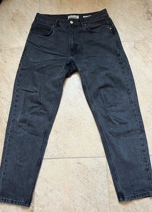 Jeans Rework Negro Classic Fit Estilo Vintage Unisex, marca: Pull & Bear, estado: Muito bom, tamanho: M, €10.00, €11.20 inclui Proteção do Comprador