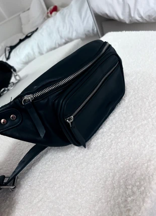 Sac Banane, merk: Bershka, staat: Heel goed, € 5,00, € 5,95 inclusief Kopersbescherming