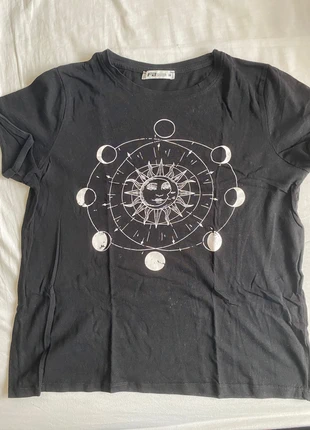 T-shirt motif astral, merk: FB Sister, staat: Goed, maat: M / 38 / 10, € 3,00, € 3,85 inclusief Kopersbescherming