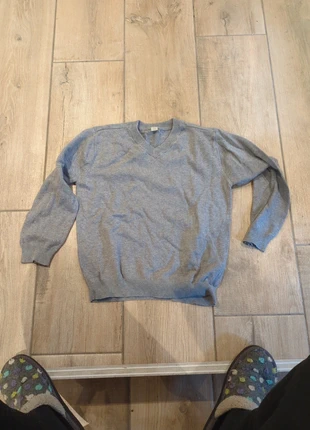 Grey school v neck jumper, brand: TU Kids, condition: Good, size: 9 years / 134 cm, £1.00, £1.38 includes Buyer Protection