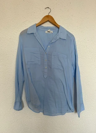 Hellblaue lockere Bluse mit Kragen, marque: H&M, état: Très bon état, taille: XL / 42 / 14, 5,00 €, 5,95 € Protection acheteurs incluse