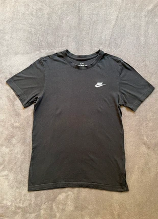 Tee-shirts Nike noir logo blanc brodé, marca: Nike, estado: Muito bom, tamanho: S, €5.00, €5.95 inclui Proteção do Comprador
