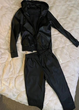 Erg mooi sky leren outfit!, merk: Scamm, staat: Nieuw zonder prijskaartje, maat: M / 38 / 10, € 15,00, € 16,45 inclusief Kopersbescherming