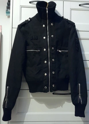 Blouson noir 12 ans très bon état, marca: The First, estado: Muy bueno, tamaño: 12 años / 152 cm, 10,00 €, 11,20 € Protección al comprador incluida