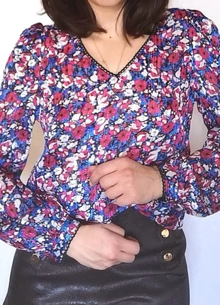 Blouse fleurie bleue rose taille M, marke: Boutique Parisienne, zustand: Neu, mit Etikett, größe: M / 38 / 10, 27,00 €, 29,05 € inklusive Vinted-Käuferschutz
