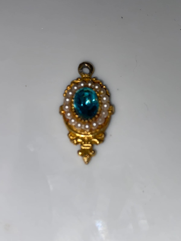 Vintage goldtone metal hanging pendant blue faceted rhinestone white faux pearl 1