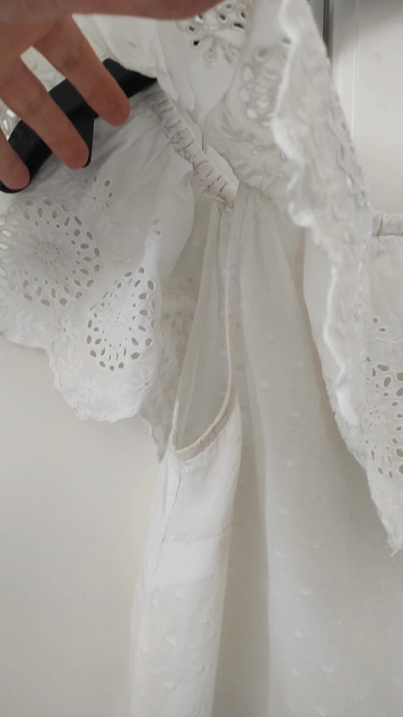 Top blanc broderie épaules dénudées 5