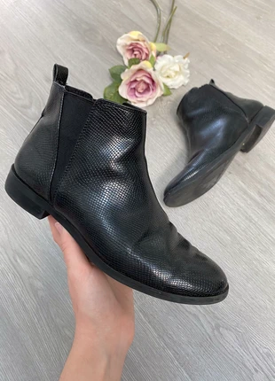 Botines planos negros, marca: Stradivarius, estado: Muy bueno, tamaño: 37, 14,00 €, 15,40 € Protección al comprador incluida