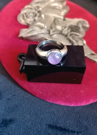 Joli bague ancienne couleur argenté avec son beau cabochon violine, marque: Vintage Chic, état: Bon état, taille: 16,9 mm, 6,99 €, 8,04 € Protection acheteurs (Pro) incluse