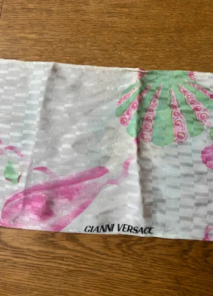 Gianni Versace scarf, merk: Gianni Versace, staat: Heel goed, € 9,99, € 11,19 inclusief Kopersbescherming