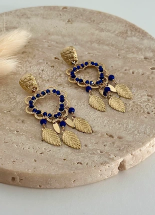 Boucles d’oreilles dorées acier inoxydable forme cœur avec pendentifs feuilles et perles bleues, marke: Boutique Parisienne, zustand: Sehr gut, 24,00 €, 25,90 € beinhaltet Vinted-Käuferschutz Pro