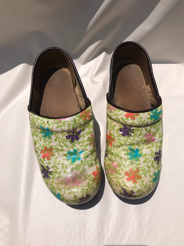 Dansko 37 Light Green & White Floral Vines Womens US Size 6.5 Clogs Shoes 2