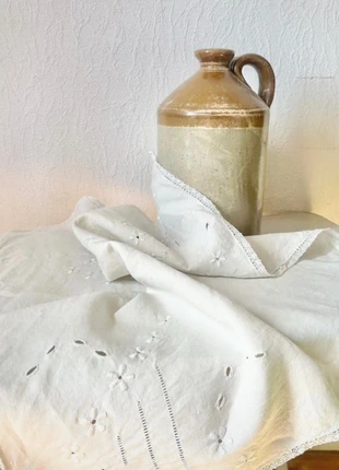 Ravissant petit napperon en lin blanc brodé vintage 🇫🇷, marque: Vintage, état: Très bon état, 14,50 €, 15,93 € Protection acheteurs (Pro) incluse