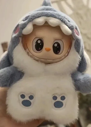 Tenue requin en peluche pour poupée Labubu, marque: Les Poupées, état: Neuf avec étiquette, taille: Prématuré, jusqu'à 44cm, 10,00 €, 11,20 € Protection acheteurs incluse