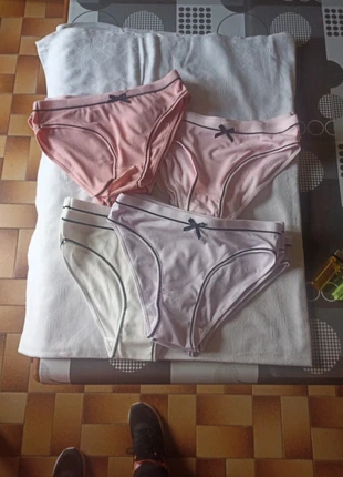 Lot de 16 culottes neuves, staat: Nieuw met prijskaartje, maat: M, € 10,00, € 11,20 inclusief Kopersbescherming