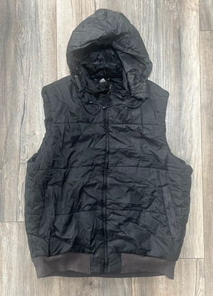 Adidas Black Hooded Puffer Vest – Men’s Medium, marque: adidas, état: Très bon état, taille: M, 15,00 €, 16,45 € Protection acheteurs incluse