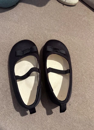 Zwarte ballerina’s H&M maat 20-21, merk: H&M, staat: Nieuw zonder prijskaartje, maat: 20, € 5,00, € 5,95 inclusief Kopersbescherming