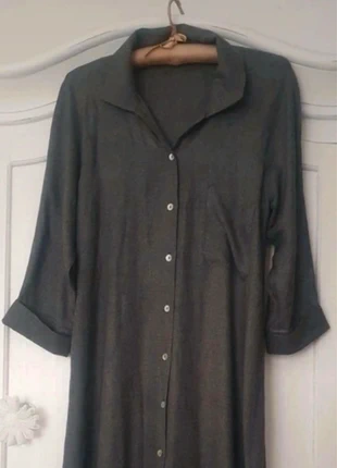 Vestido camisero maxi, Oversize, en color gris. Nunca llevado, sin etiqueta, marque: Zara, état: Neuf sans étiquette, taille: S / 36 / 8, 25,00 €, 26,95 € Protection acheteurs incluse