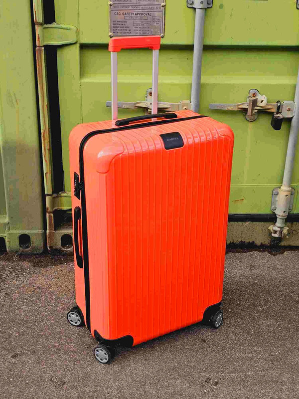 Rimowa essential l shop