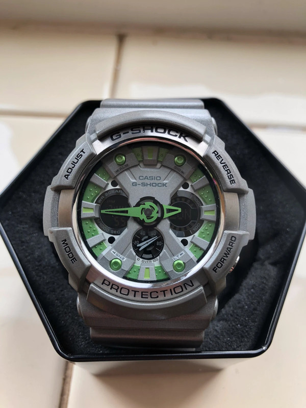 Mint condition Casio G-Shock men's watch metallic silver