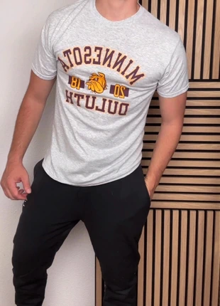 T-shirt Minnesota Duluth Bulldogs | Gris chiné | Style College US | Taille M, marke: Jerzees, zustand: Sehr gut, größe: M, 14,00 €, 15,40 € beinhaltet Vinted-Käuferschutz Pro