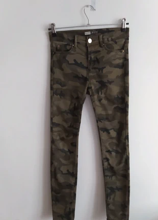 💕 Pantalón Stradivarius de camuflaje 💕 Pantaloni Stradivarius 💕 Jeans camouflage , marque: Stradivarius, état: Très bon état, taille: XS / 34 / 6, 4,00 €, 4,90 € Protection acheteurs incluse