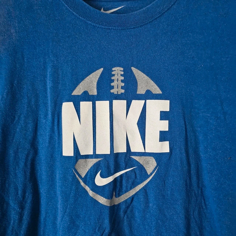 Nike football print tshirt
Size medium 5