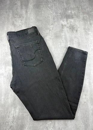 Jean levi’s W31 FR40 model mid rise skinny coupe skinny femme couleur noir en bon état, brand: Levi's, condizioni: Buone, taglia: L / IT 44 / EU 40, €14.00, €15.40 include la Protezione acquisti