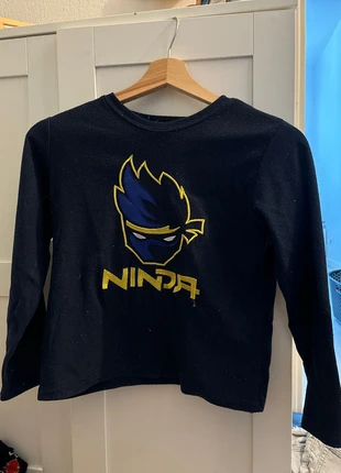 Pyjama ninja, merk: NINJA, staat: Goed, maat: 7 jaar / 122 cm, € 1,00, € 1,75 inclusief Kopersbescherming