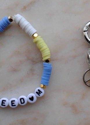 Bracelet Heishi à message bleu & jaune Tendance, marque: Handmade, état: Neuf sans étiquette, 3,00 €, 3,85 € Protection acheteurs incluse