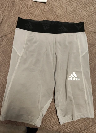 Mallas cortas running hombre Adidas, marque: adidas, état: Très bon état, taille: M, 15,00 €, 16,45 € Protection acheteurs incluse
