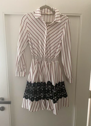 Auffälliges gestreiftes Blusen - Kleid mit Spitze von Maje , marque: Maje, état: Très bon état, taille: XS / 34 / 6, 100,00 €, 105,70 € Protection acheteurs incluse