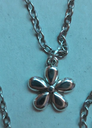 Floral pendant necklace, brand: Handmade, condition: New with tags, $3.00, $3.85 includes Buyer Protection