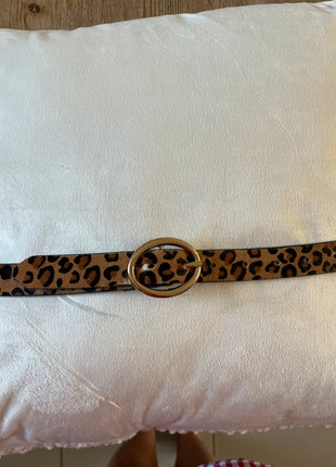 Ceinture léopard - à boucle dorée - Zara, marque: Zara, état: Très bon état, taille: 90 cm, 5,00 €, 5,95 € Protection acheteurs incluse