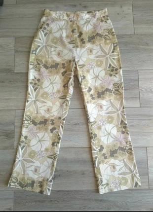 Pantalon 7/8 taille haute beige fleuri fleurs vintage 2000 T 38 neuf, marque: Côté Femme, état: Neuf sans étiquette, taille: M / 38 / 10, 7,00 €, 8,05 € Protection acheteurs incluse