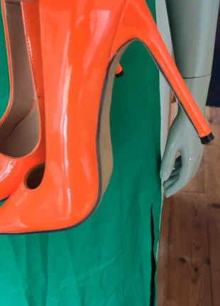 Orange pointed heels, état: Très bon état, taille: 38, 6,00 €, 7,00 € Protection acheteurs incluse