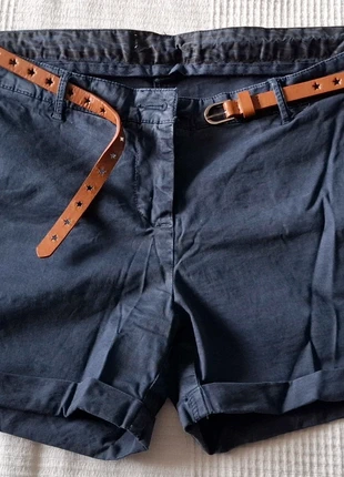 Marineblauw korte broek maat M met riem met sterren, marque: onbekend, état: Très bon état, taille: M / 38 / 10, 4,50 €, 5,43 € Protection acheteurs incluse