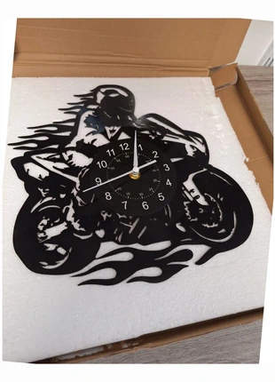 R0408. Horloge murale moto vinyle, staat: Nieuw met prijskaartje, € 15,00, € 16,45 inclusief Kopersbescherming Pro