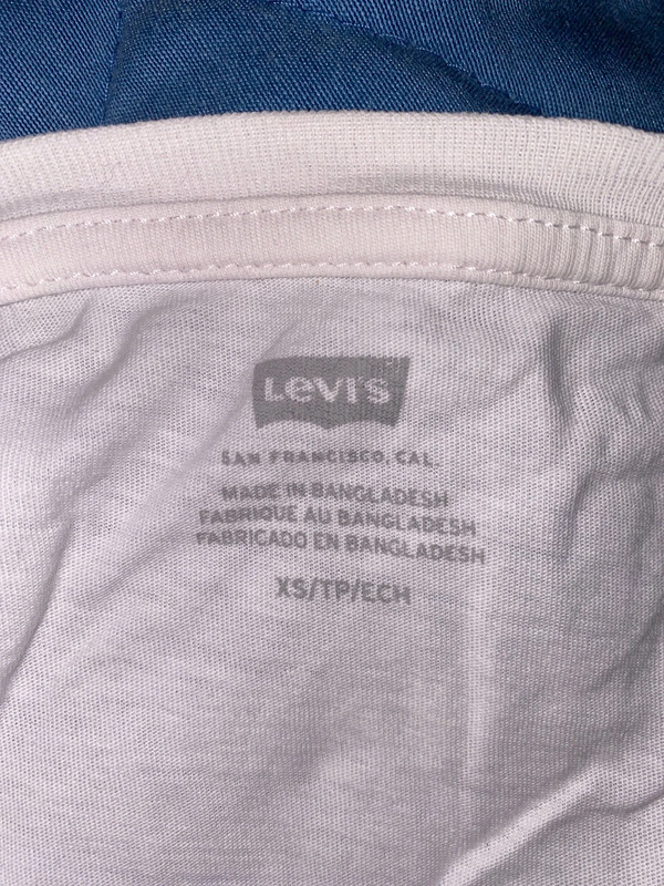 t-shirt levi’s 2